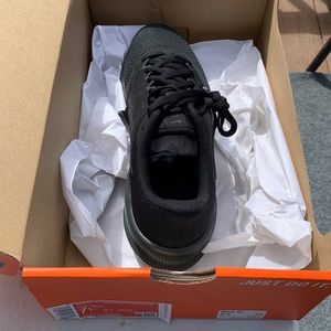 SINGLE RIGHT shoe, Women’s Nike Downshifter 11, Size 7.5 wide